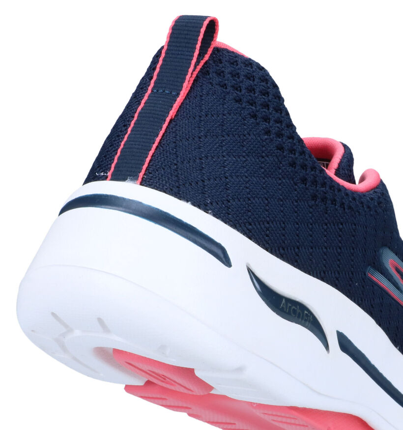 Skechers Go Walk Arch Fit Baskets en Blanc pour femmes (302118) - pour semelles orthopédiques