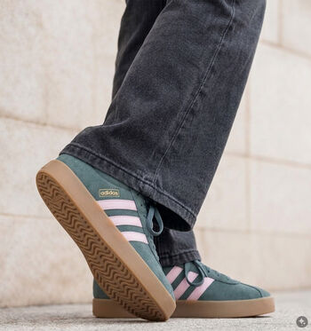 adidas VL Court 3.0 Low Sneakers off white/ grey six/ gold met./Crystal Linen/ core black/ Khaki Six/Off White/Grey Six/Gold Metallic/cream white/ core black/ gold met./preloved brown/frozen purple/gold met./Dusky Bronze/ cream white/ GUM5/Flash Pink/Bliss Pink/Gold Metallic/mint ton/ bliss pink/ gold met./pure ruby/bliss blue/tech grey met./Preloved Scarlet/Core White/Bright Red/shadow red/off white/maroon/collegiate green/ftwr white/pulse magenta/Collegiate Green/Cloud White/Pulse Magenta/court green/ bliss pink/ gold met./preloved teal/clear pink/gold met./shadow navy/ purple burst/ silver met./Taupe Oxide/ Taupe Oxide/ Gold Met./carbon/ silver met./ gold met.