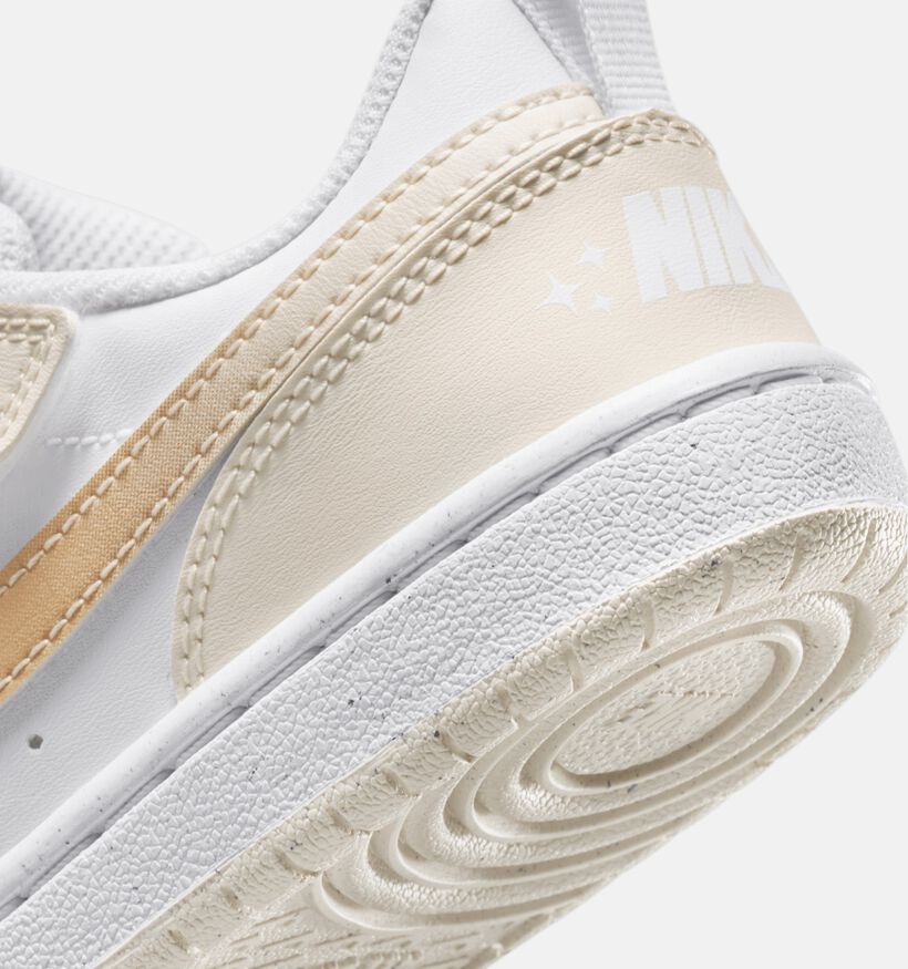 Nike Court Borough Low Baskets en Blanc pour filles (373060) - pour semelles orthop&eacute;diques