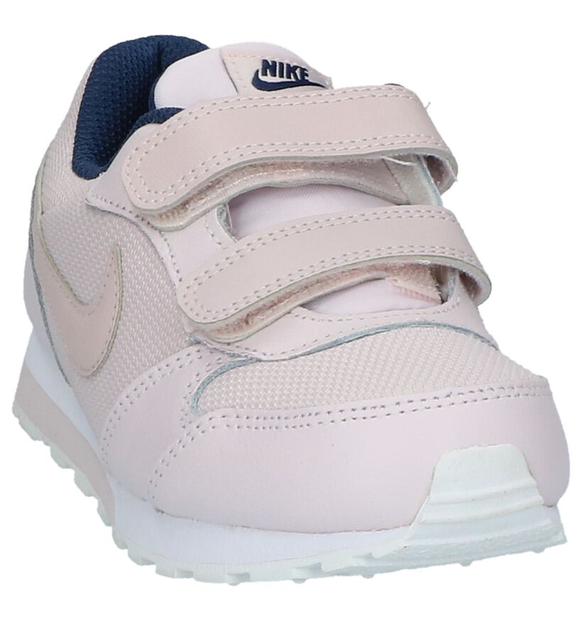 Nike MD Runner Baskets basses en Rose clair en cuir (209983)