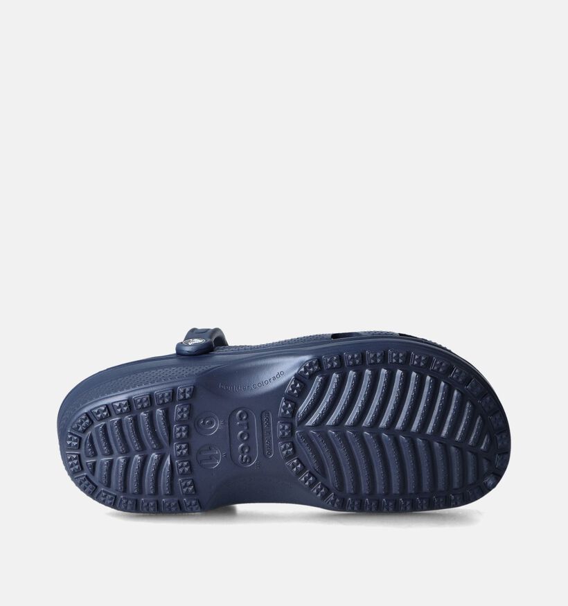 Crocs Classic Nu-pieds en Bleu pour hommes (354140)