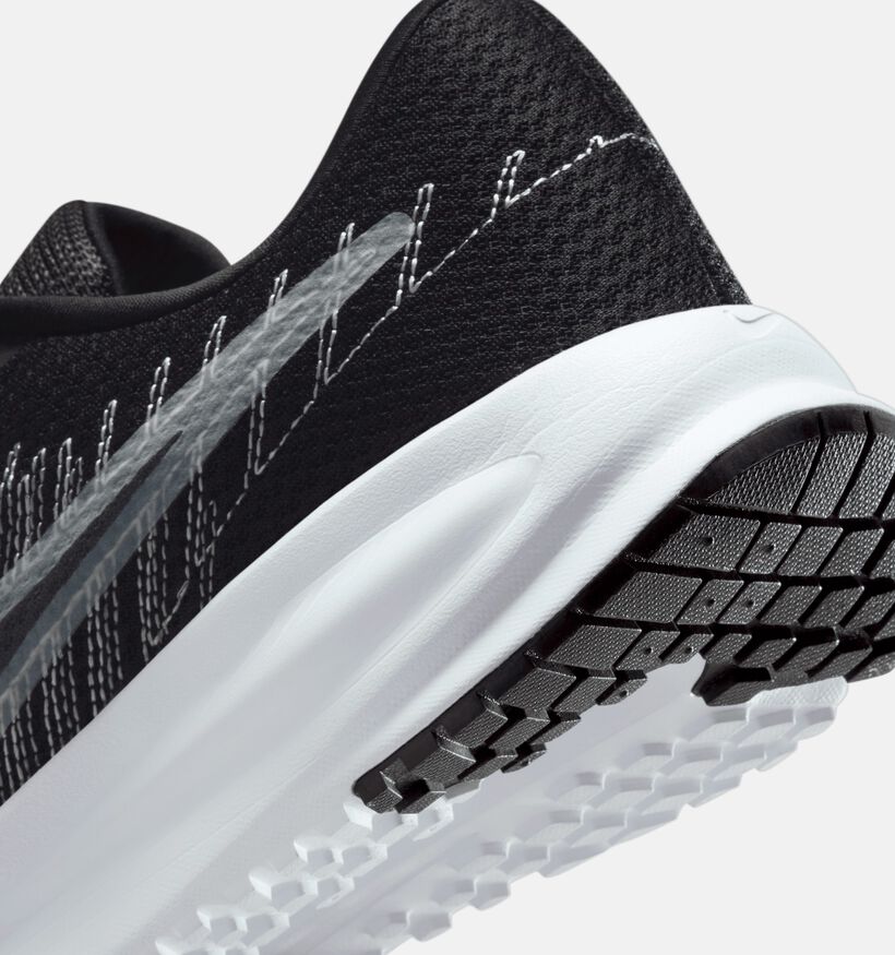 Nike Run Defy Baskets en Noir pour femmes (355823)
