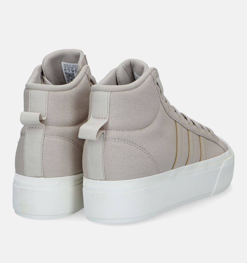 adidas Bravada 2.0 Mid Baskets en Taupe pour femmes (326276)