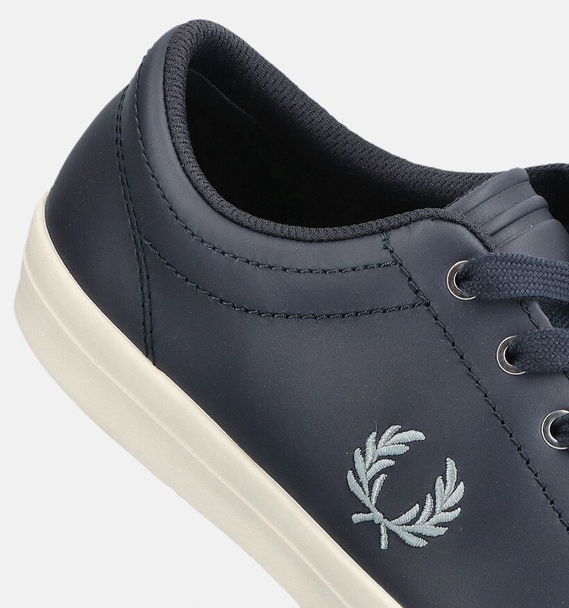 Fred Perry Baseline Leather Chaussures plates en Bleu fonc&eacute; pour hommes (378094)