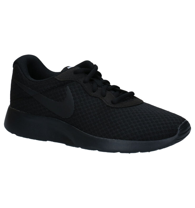 Nike Tanjun Baskets en Noir pour femmes (324623)