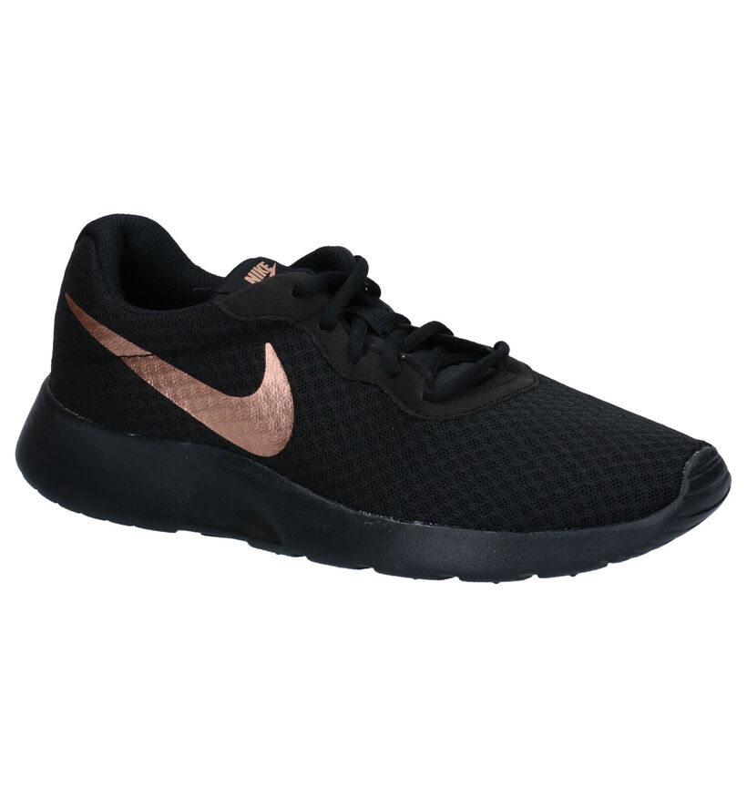 Nike Tanjun Baskets en Noir pour femmes (299457)