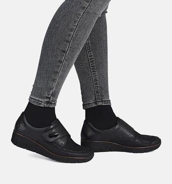 Rieker Lage schoenen Zwart