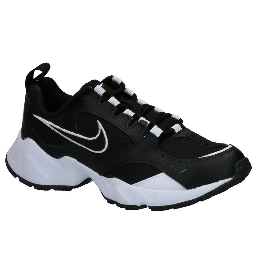 Nike Air Heights Zwarte Sneakers in stof (265923)