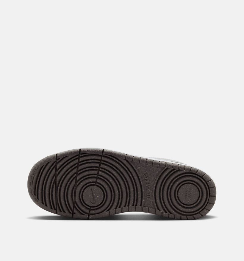 Nike Court Borough Low Baskets en Marron/Blanc pour gar&ccedil;ons, filles (376157) - pour semelles orthop&eacute;diques
