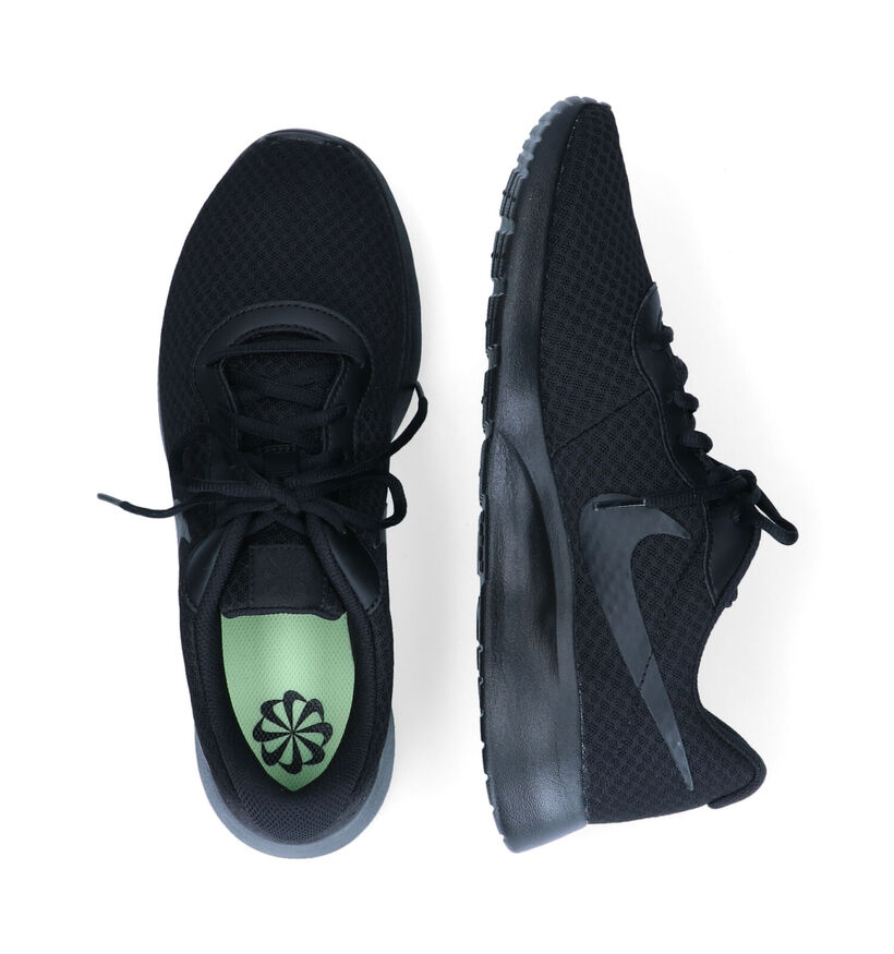 Nike Tanjun Baskets en Noir pour hommes (332341)