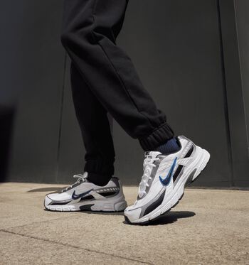 Nike Low Baskets Black/Metallic Silver/Black/072 -Light Bone/ Cargo Lhaki -Limestone/White/ Black/100 -White/ Black/METALLIC SILVER/BLACK/WHITE/Metallic Silver/ Black/ White/Metallic Silver/Black/White/101 -METALLIC SILVER/BLACK-WHITE/Anthracite/ Metallic Cool Grey/ Smoke Grey/001 -ANTHRACITE/MTLC COOL GREY-SMOKE GREY/Light Bone/ Smoke Grey/ Coconut/001 -LIGHT BONE/SMOKE GREY-COCONUT