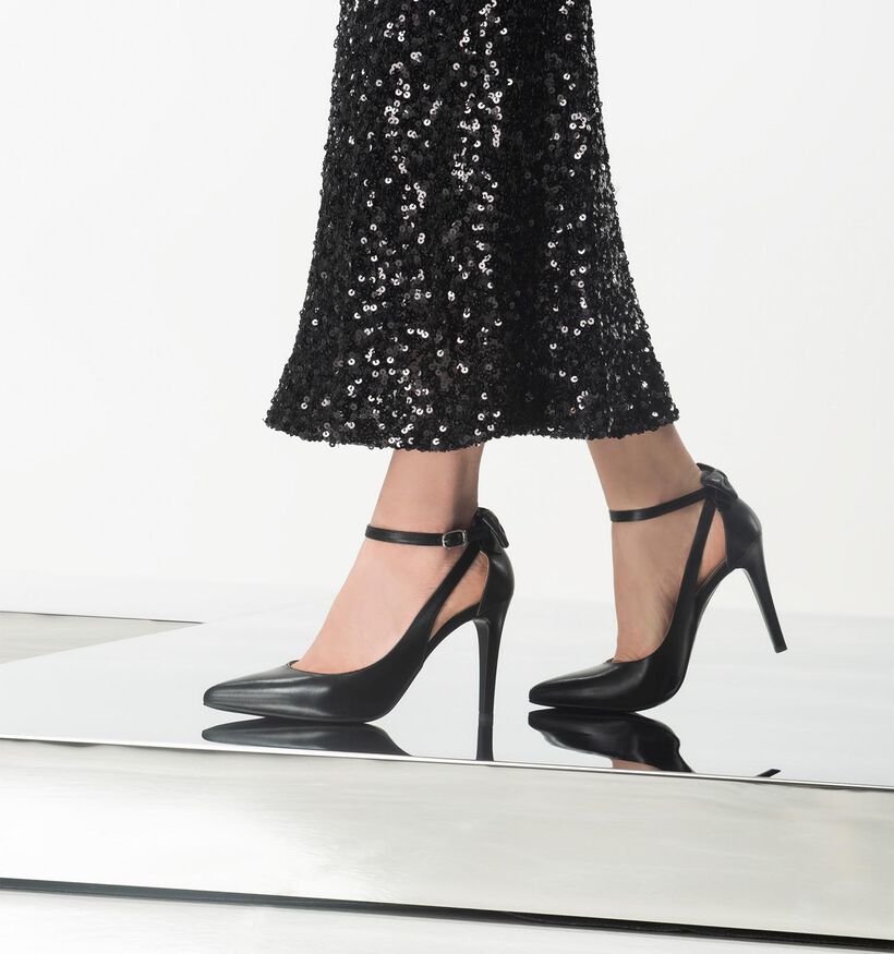 NeroGiardini Zwarte Pumps met riempje voor dames (358348)