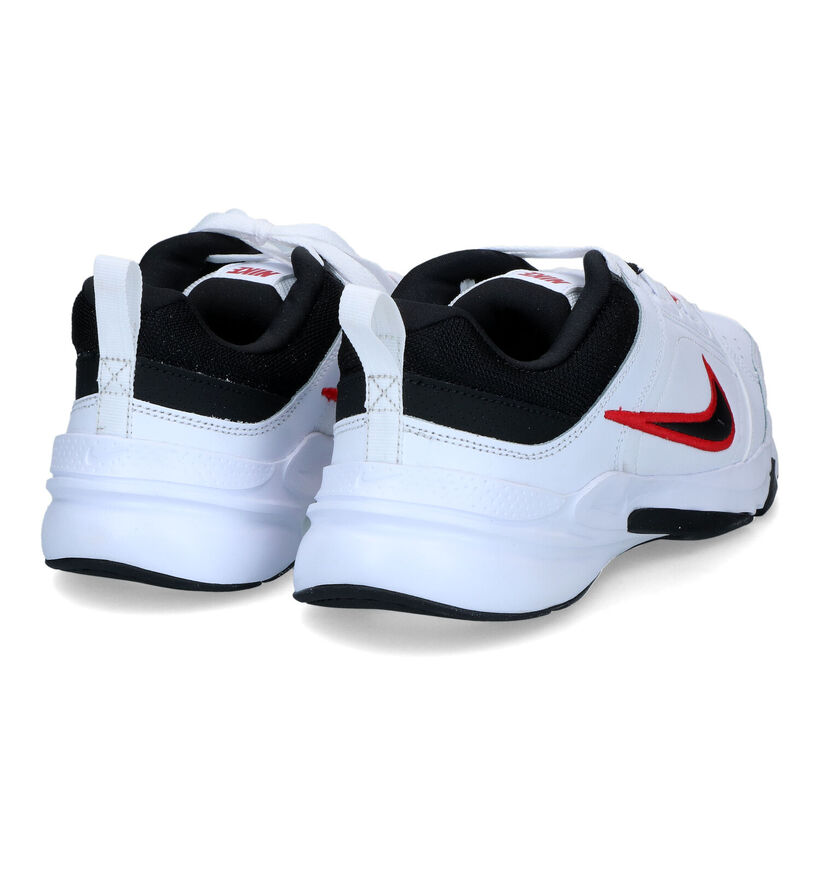 Nike Defy All Day Zwarte Sneakers in kunstleer (316507)