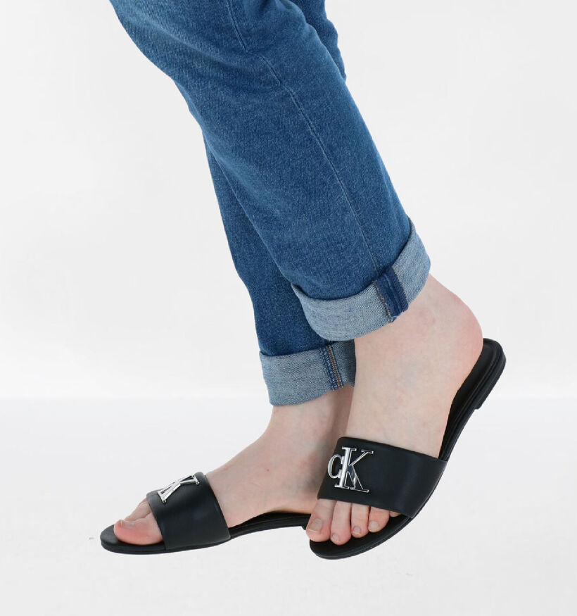 Calvin Klein Nu-pieds plates en Noir en cuir (285302)