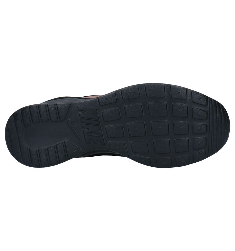 Nike Tanjun Baskets en Noir pour femmes (324623)