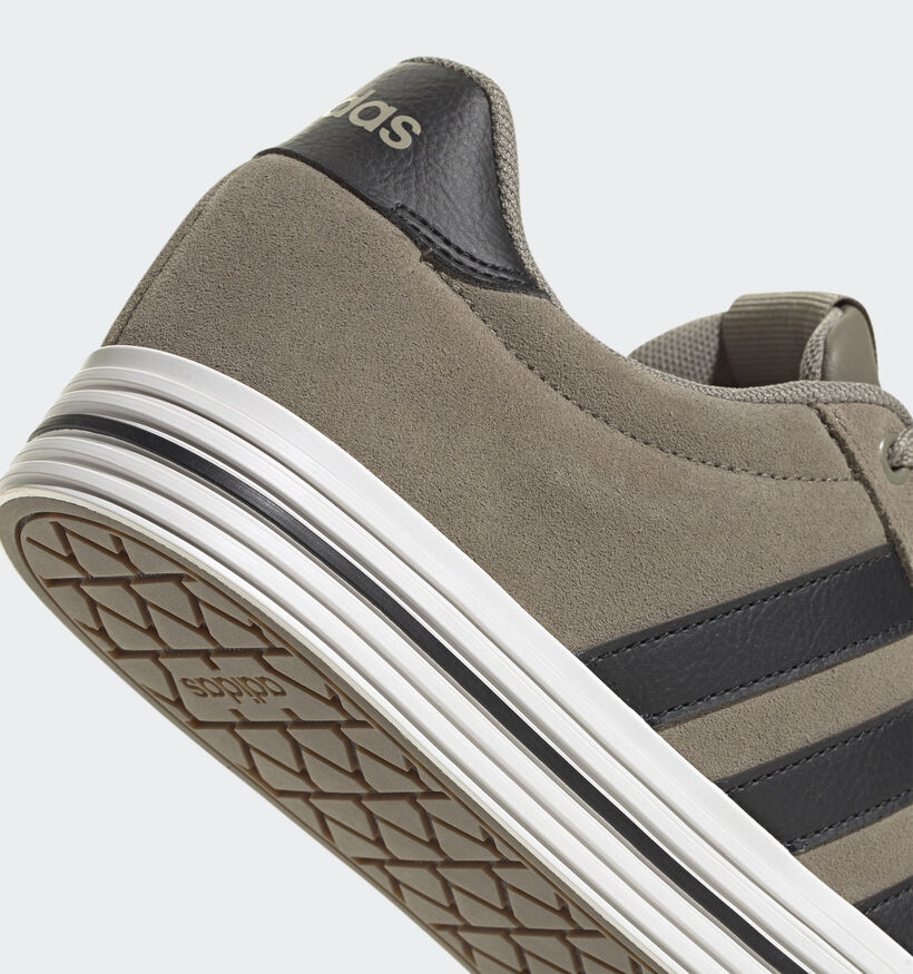 adidas Daily 4.0 Baskets en Gris pour garçons, hommes (348965)