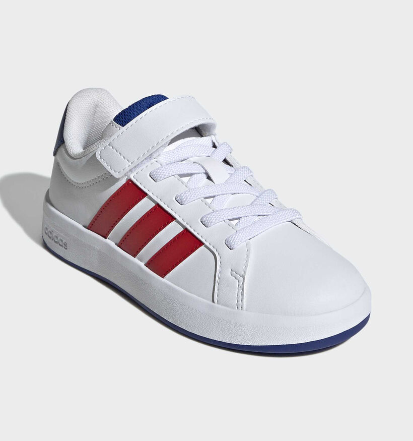 adidas Grand Court 3.0 Baskets basses en Blanc/Multi pour gar&ccedil;ons (375393)