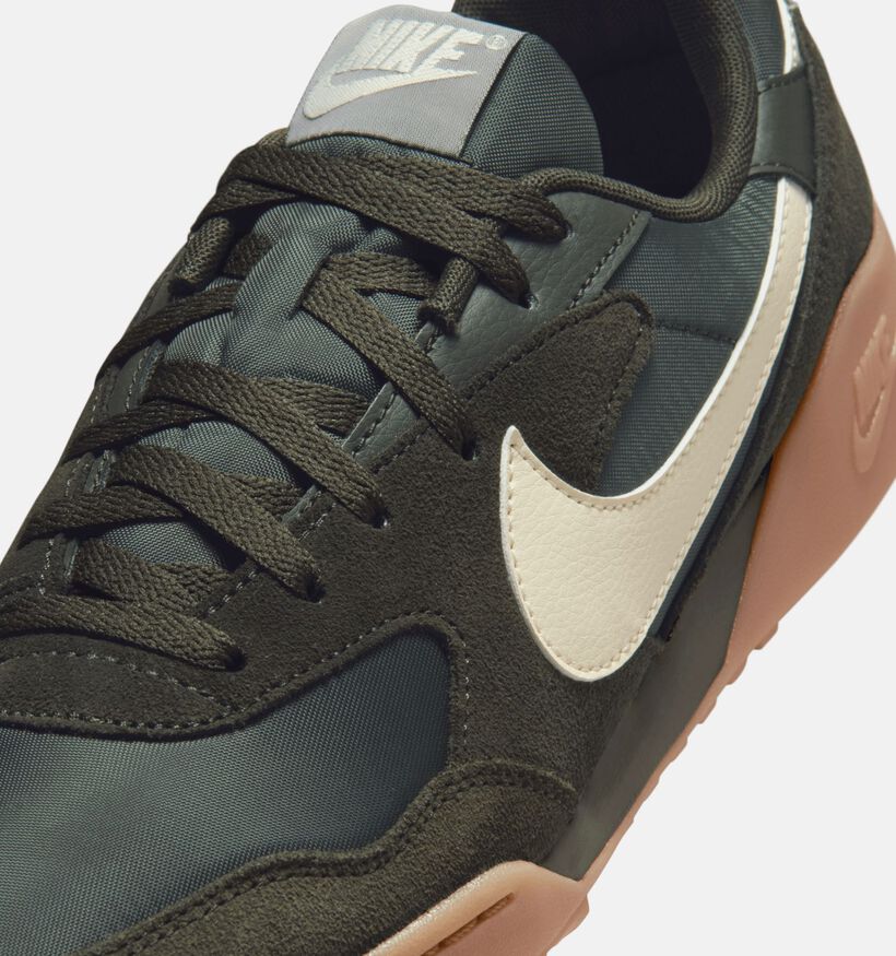 Nike Terra Manta Suede Baskets basses en Noir pour hommes (364676)