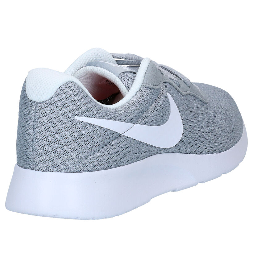 Nike Tanjun Baskets en Noir pour femmes (299457)