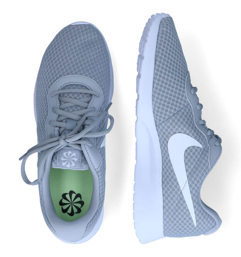 Nike Tanjun Baskets en Gris pour hommes (309123)