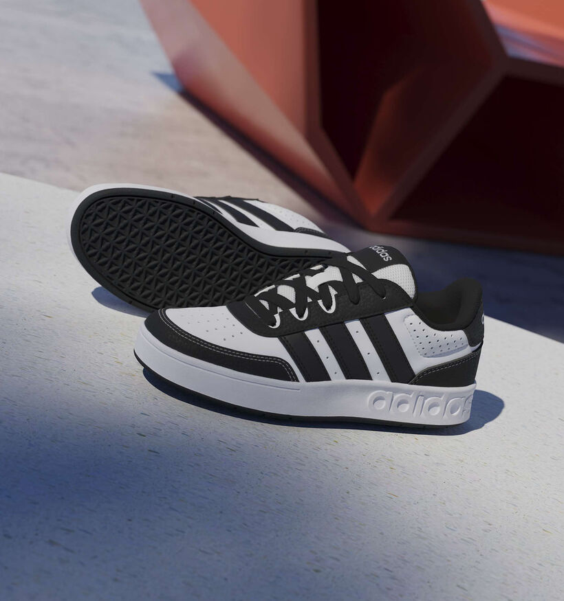 adidas Breakbase Baskets basses en Blanc/Noir pour gar&ccedil;ons (372642) - pour semelles orthop&eacute;diques