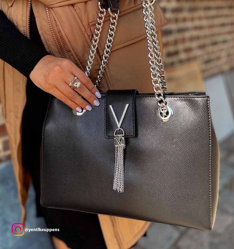 Valentino Handbags Divina SA Sac à bandoulière en Noir en simili cuir (307373)