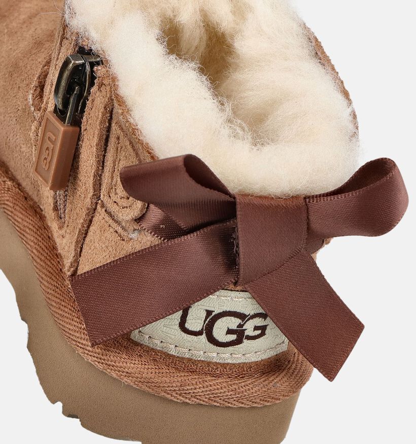 UGG Ultra Mini Bailey Bow Bottes d'hiver en Cognac pour filles (377994)