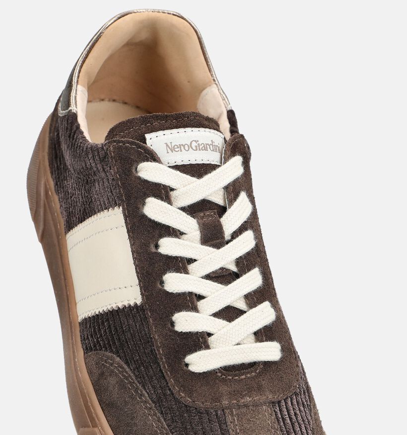 NeroGiardini Donkerbruine Sneakers voor dames (381720) - geschikt voor steunzolen
