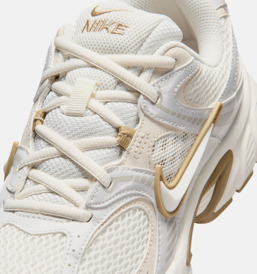 Nike V5 RNR Baskets basses en Or/Blanc pour femmes (376113)