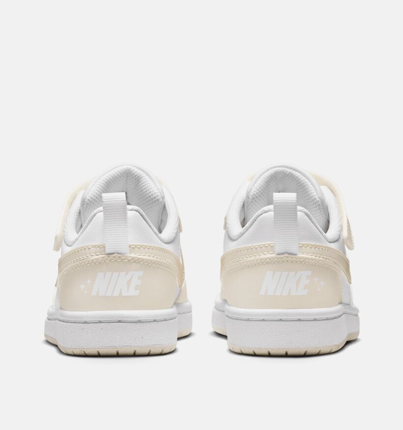 Nike Court Borough Low Baskets en Blanc pour filles (373060) - pour semelles orthop&eacute;diques