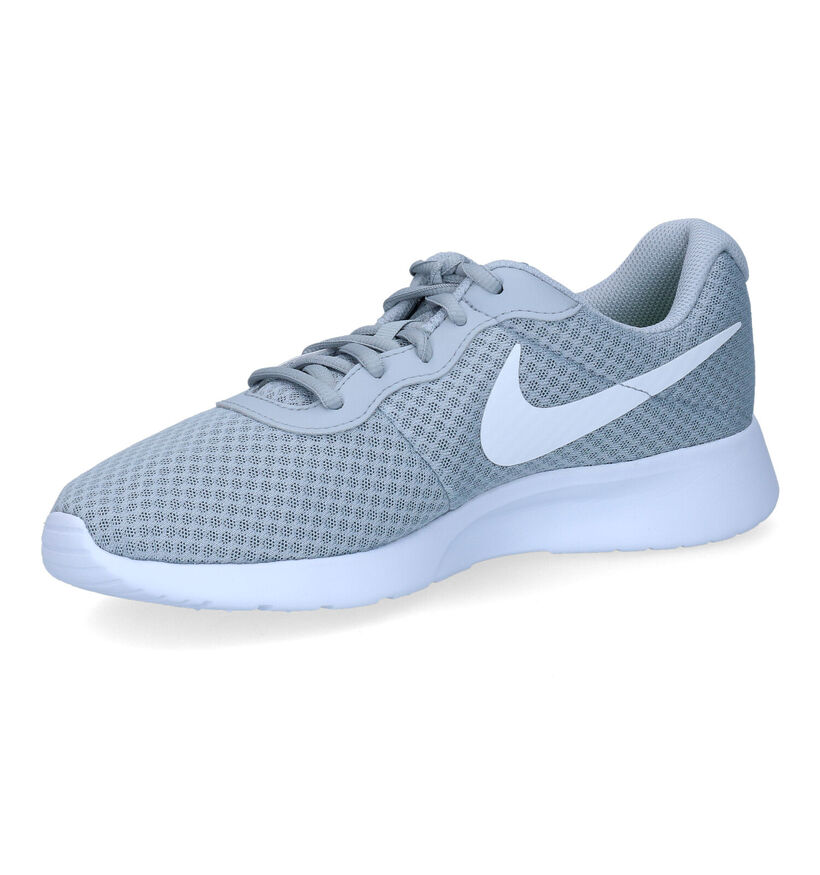 Nike Tanjun Baskets en Gris pour hommes (309123)