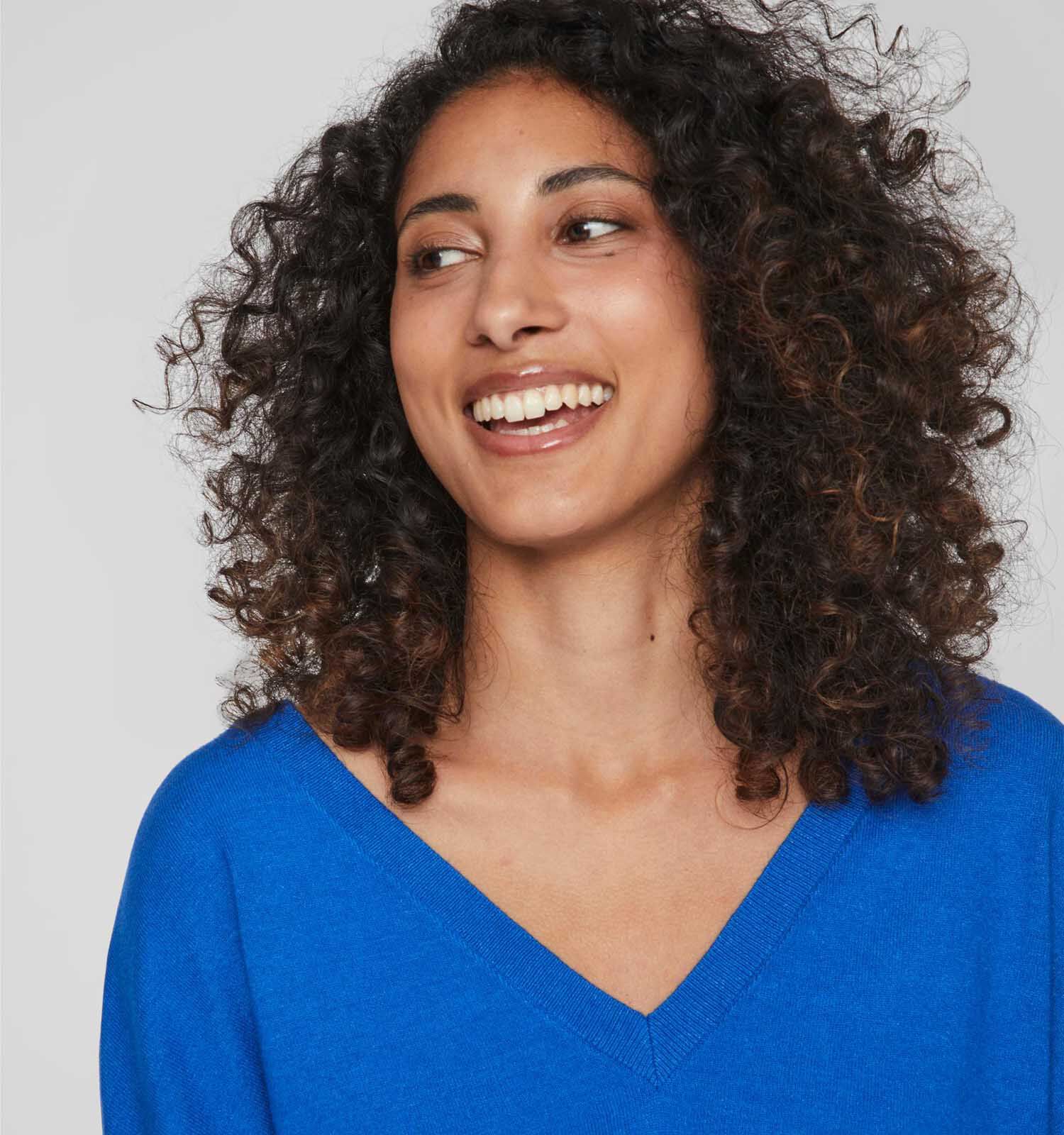 Vila Comfy Pull avec col en V en Bleu Femmes Pulls en ligne