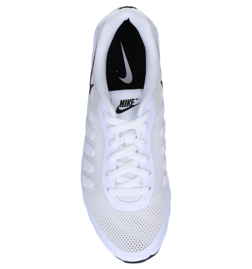 Zwarte Sneakers Nike Air Max Invigor in stof (250295)
