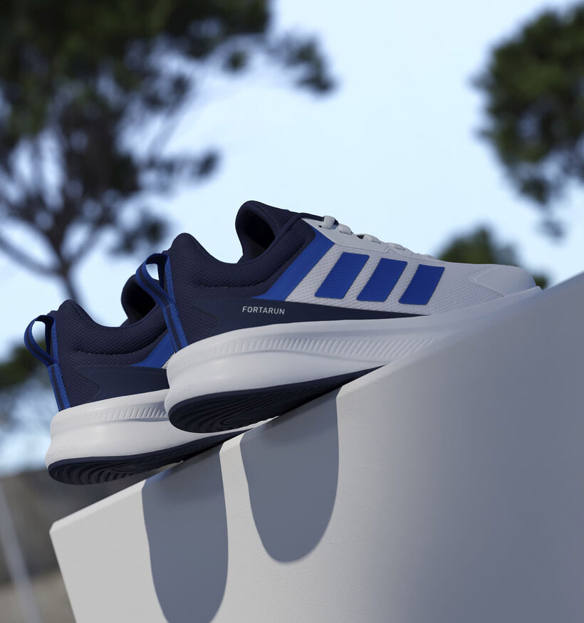adidas Fortarun 4.0 Baskets en Blanc/Bleu pour gar&ccedil;ons (372683) - pour semelles orthop&eacute;diques