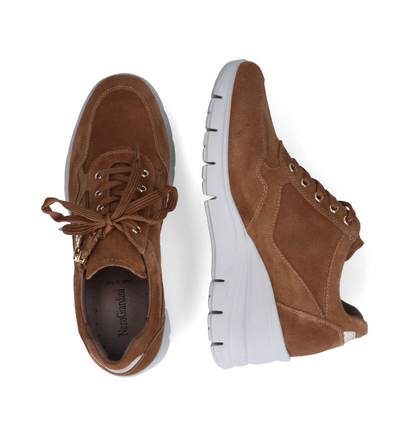 NeroGiardini Cognac Sneakers in daim (314588)