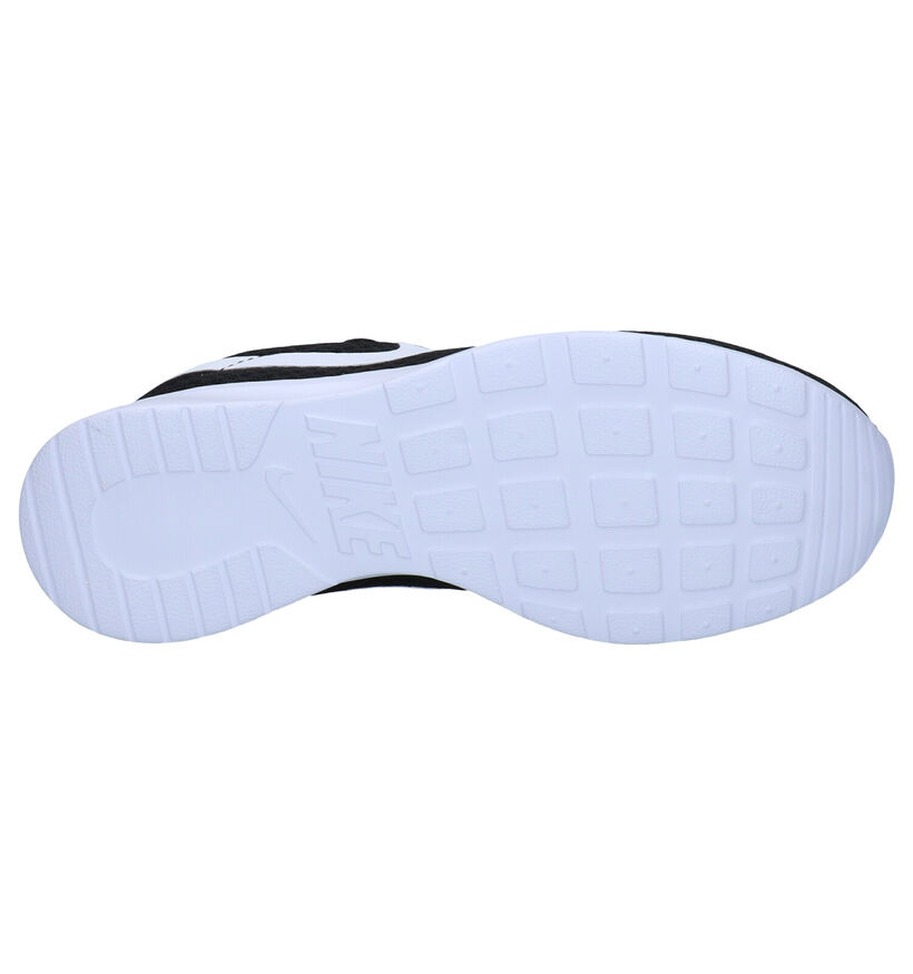 Nike Tanjun Baskets en Noir pour femmes (324623)