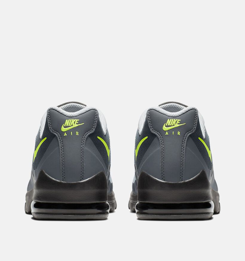 Nike Air Max Invigor Baskets en Gris/Noir pour hommes (367307)
