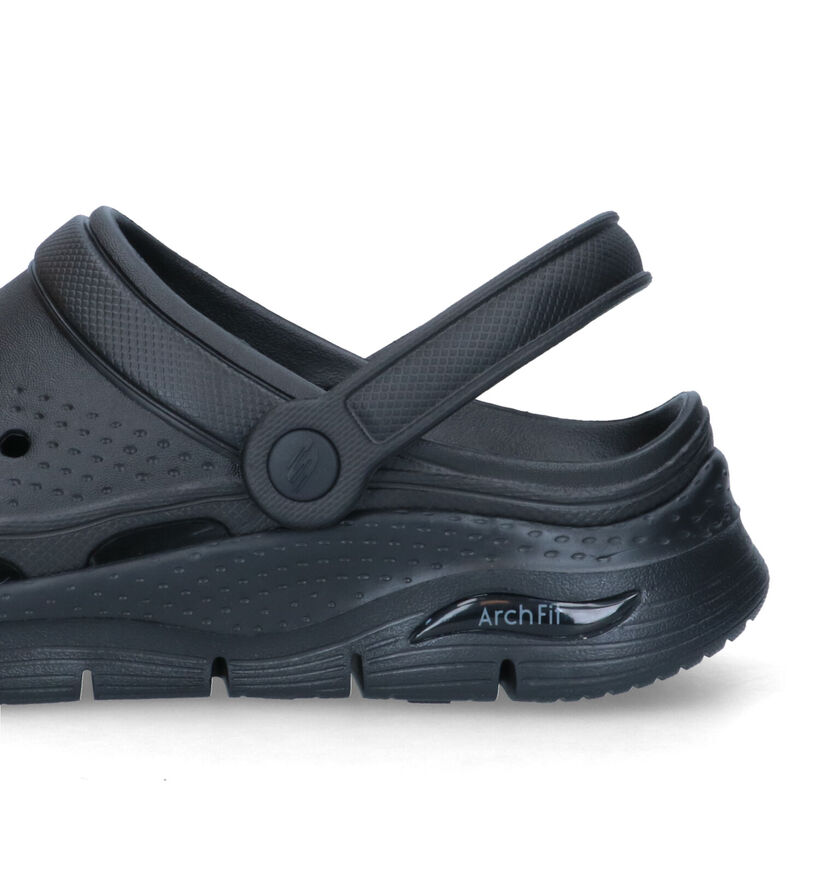 Skechers Foamies Arch Fit Nu-pieds en Noir pour femmes (321481)