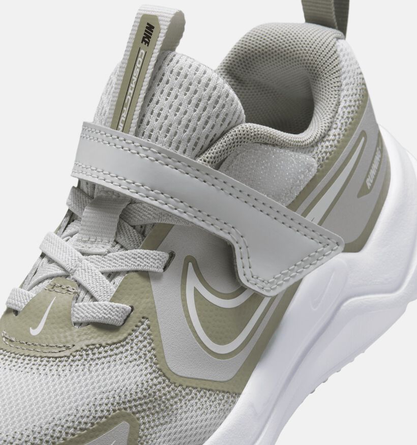 Nike Cosmic Runner Lichtgrijze Sneakers voor jongens (373436)