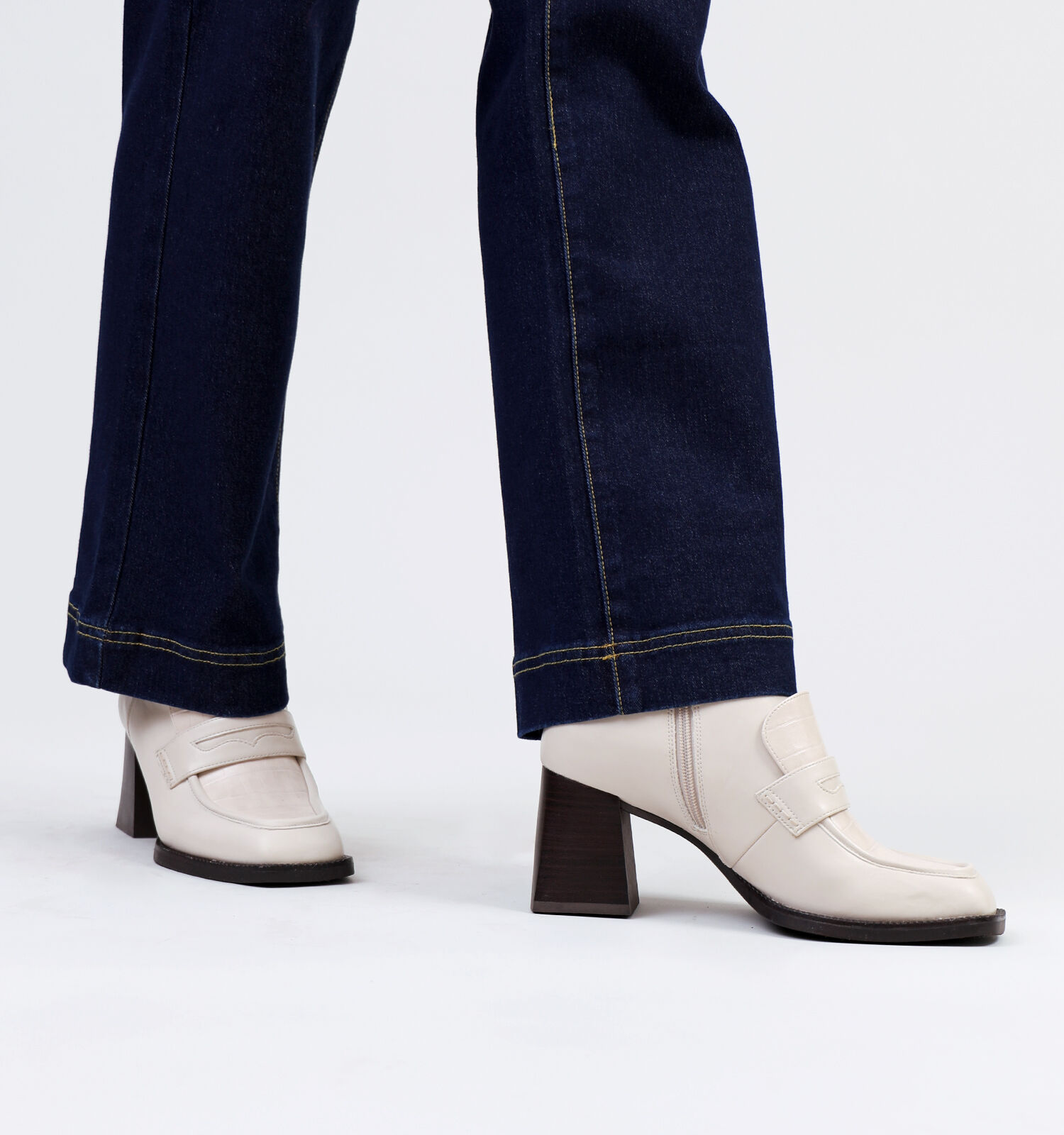 Tamaris online enkellaarsjes beige