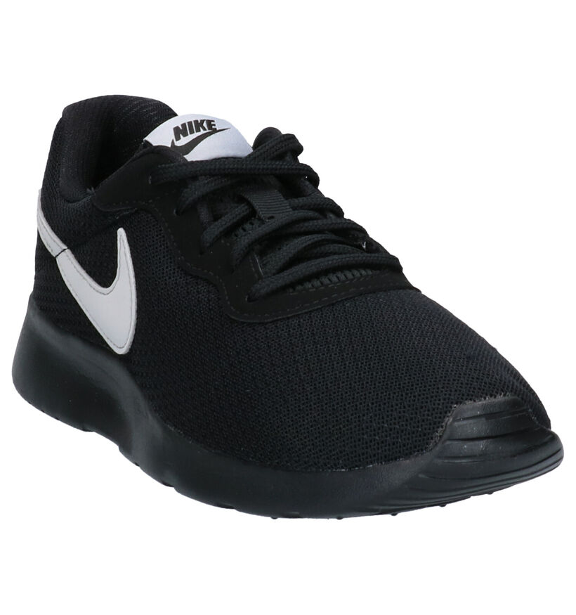 Nike Tanjun Baskets en Noir pour femmes (299457)