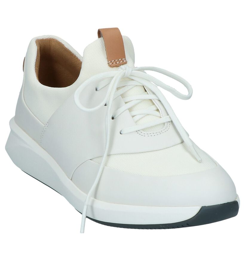 Witte Veterschoenen Unstructured by Clarks in leer (241587)