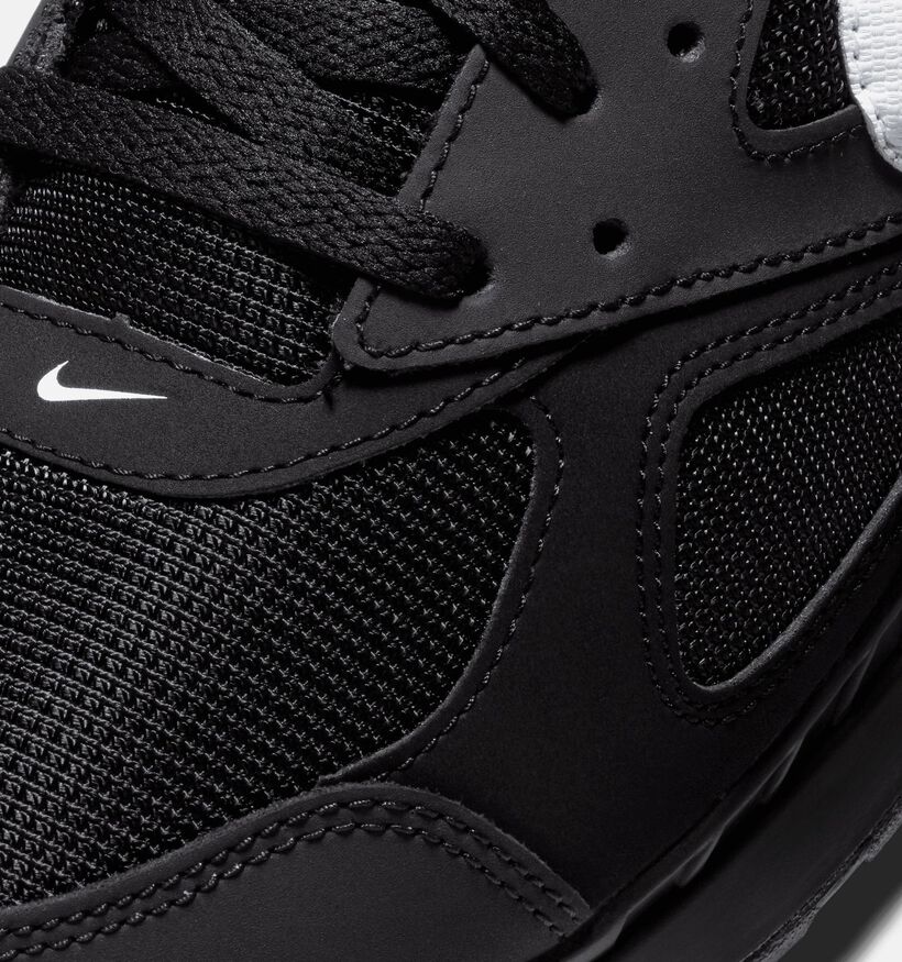 Nike Air Max IVO Baskets en Noir pour hommes, gar&ccedil;ons (373115)