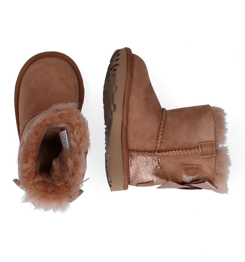 UGG Mini Bailey Bow Glitz Bottes en Cognac en daim (294871)
