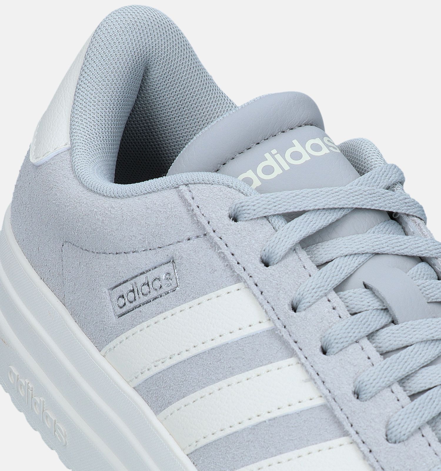 Grijze adidas schoenen dames online