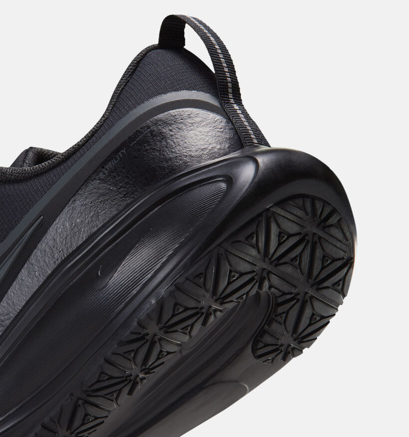 Nike Revolution 8 Utility Baskets en Noir pour hommes (380387)
