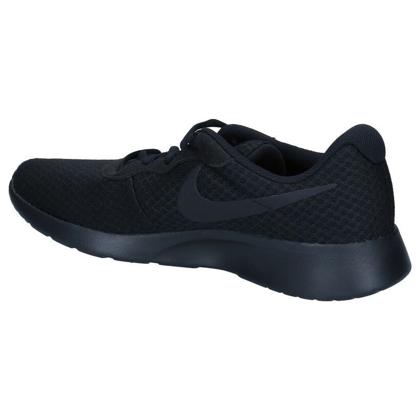 Nike Tanjun Baskets en Noir pour hommes (309098)