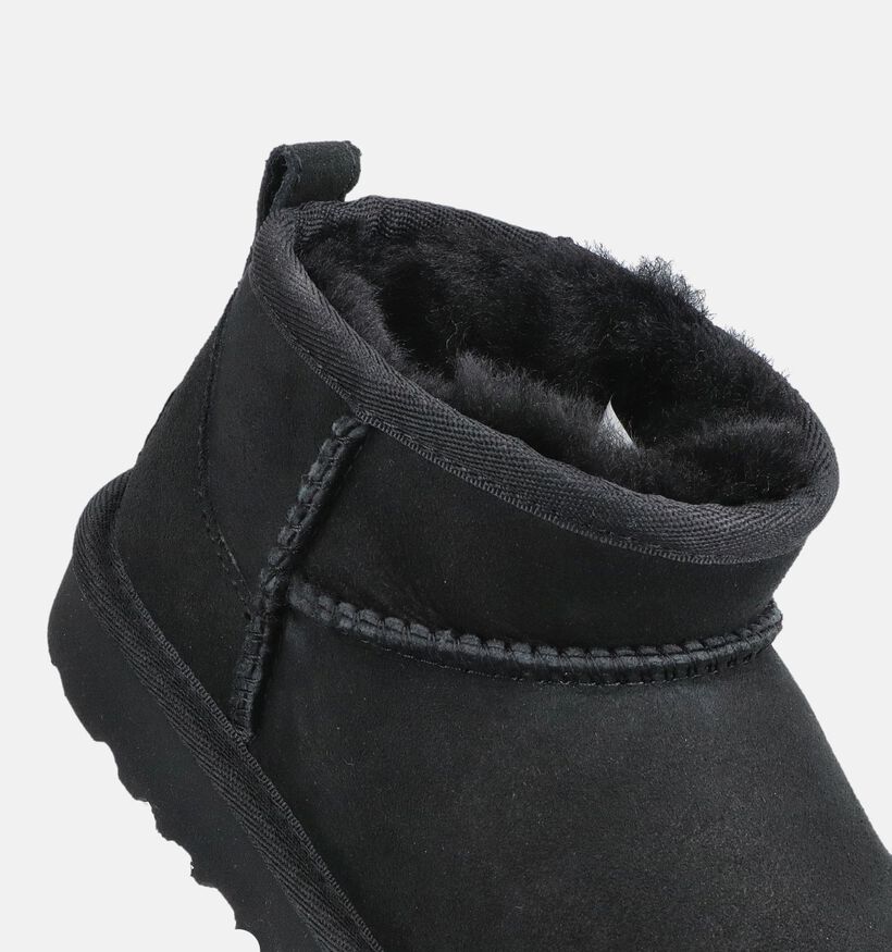 UGG Classic Ultra Mini Bottes courtes en Noir pour filles (377995)