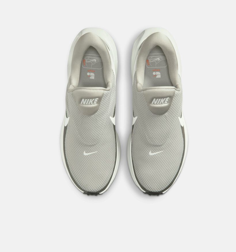 NIke Revolution Baskets basses en Vert kaki pour hommes (369298)