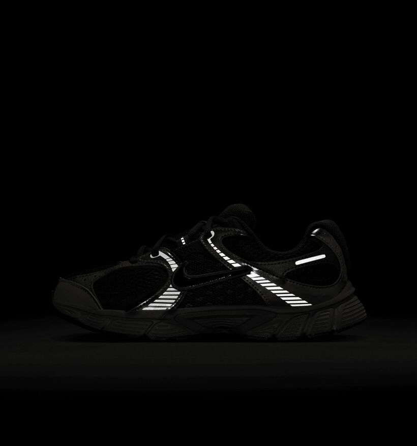 Nike V5 RNR Baskets basses en Noir pour garçons (364628)